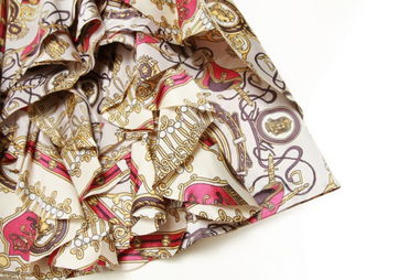 春日繁花與丹寧的邂逅 歐美新品牛仔花布連衣裙，打造時尚休閑新風尚